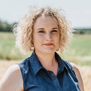 Stephanie Kirstgen, Pallon