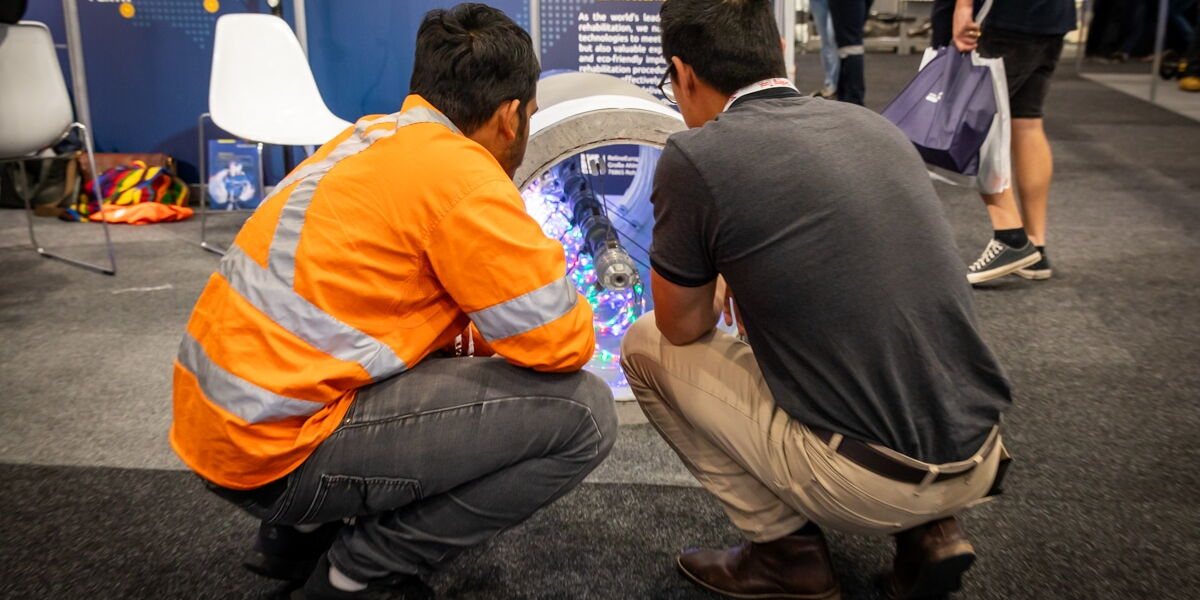 Messebesucher auf der International No-Dig